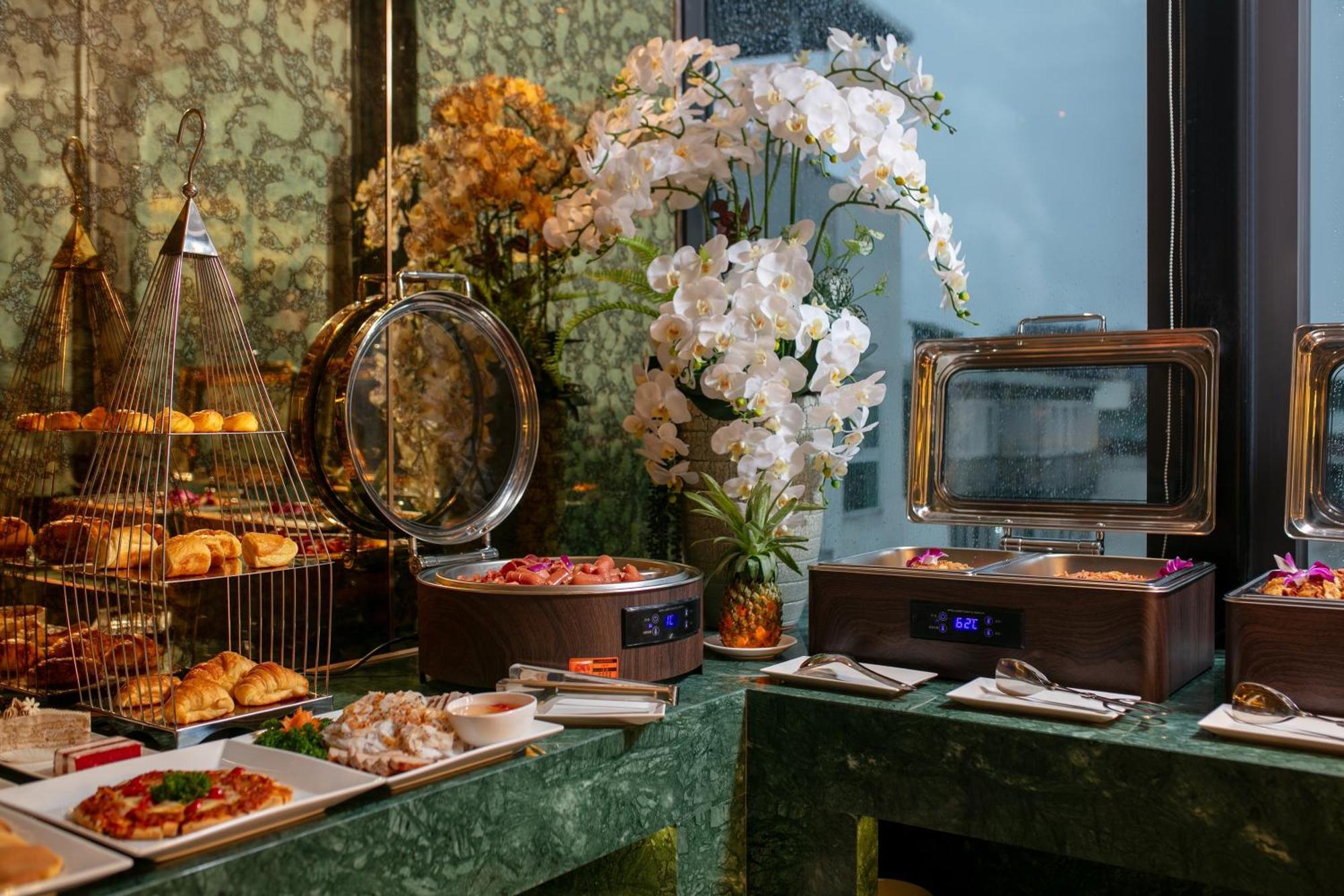 Le Premier Hotel & Rooftop Bar هانوي المظهر الخارجي الصورة